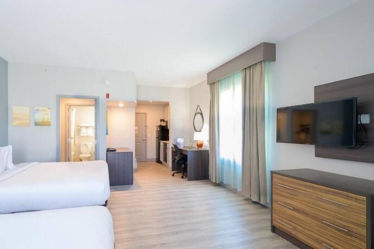 Desk, iron/ironing board, free WiFi, bed sheets
