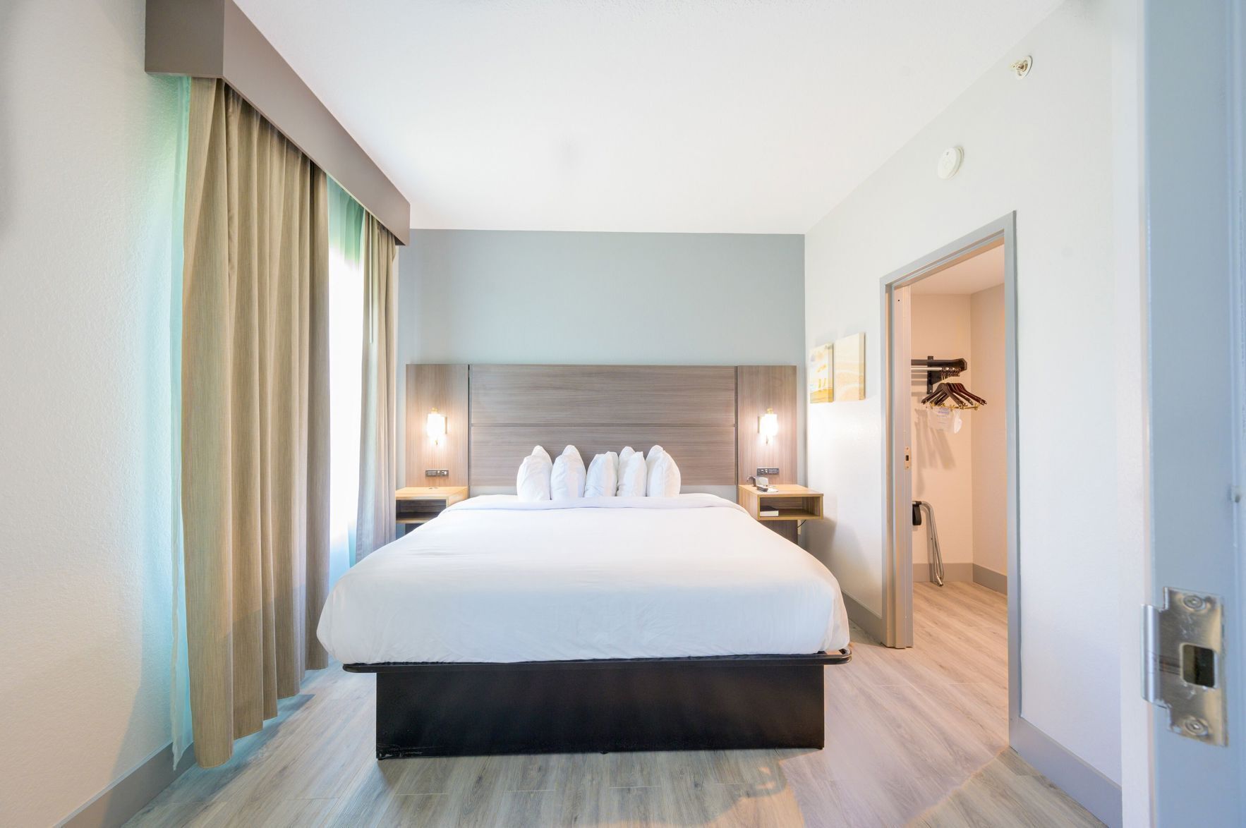 Desk, iron/ironing board, free WiFi, bed sheets