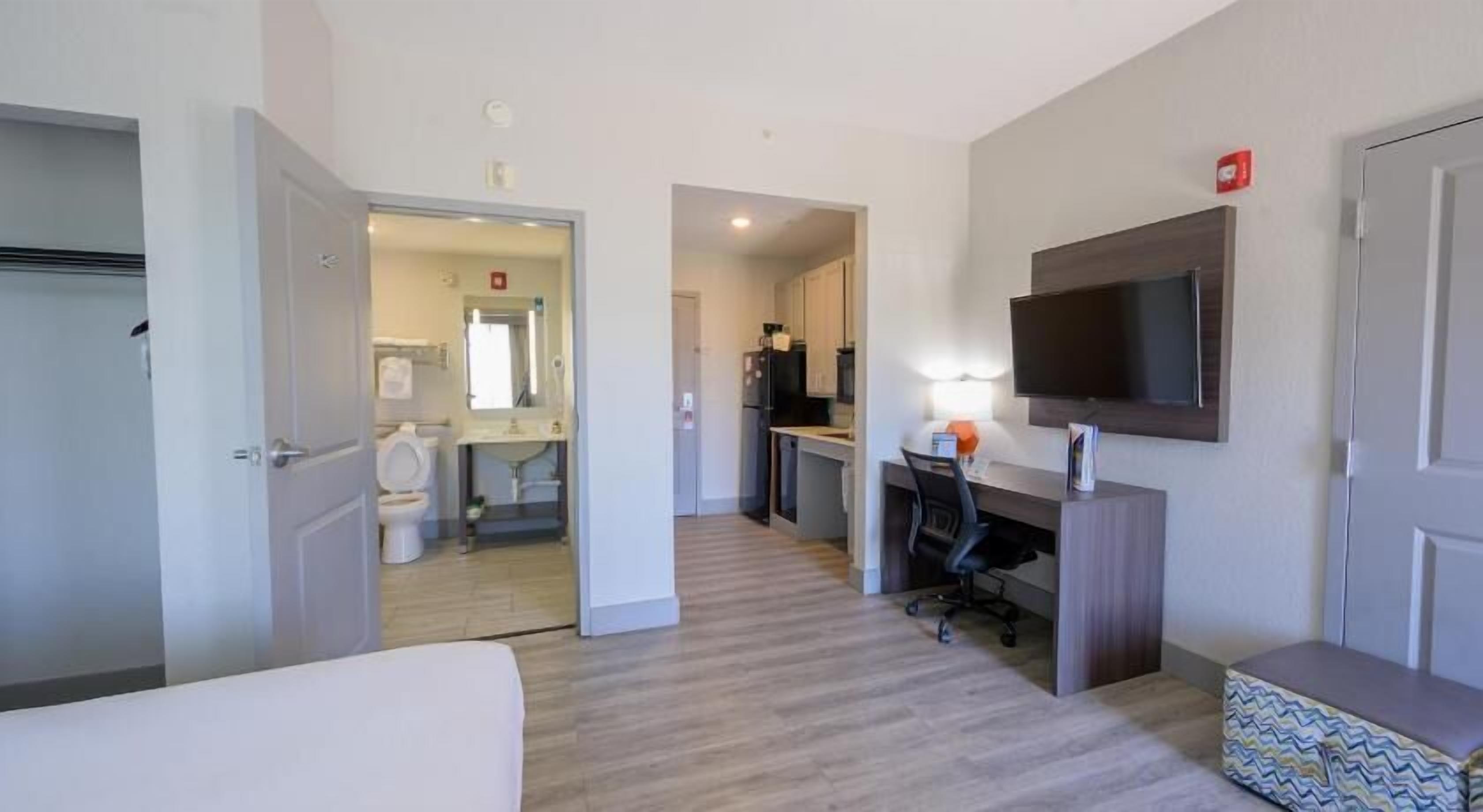 Desk, iron/ironing board, free WiFi, bed sheets