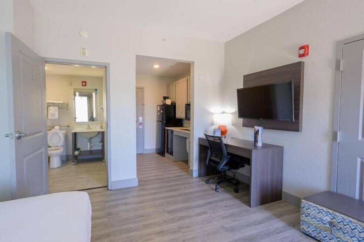 Desk, iron/ironing board, free WiFi, bed sheets