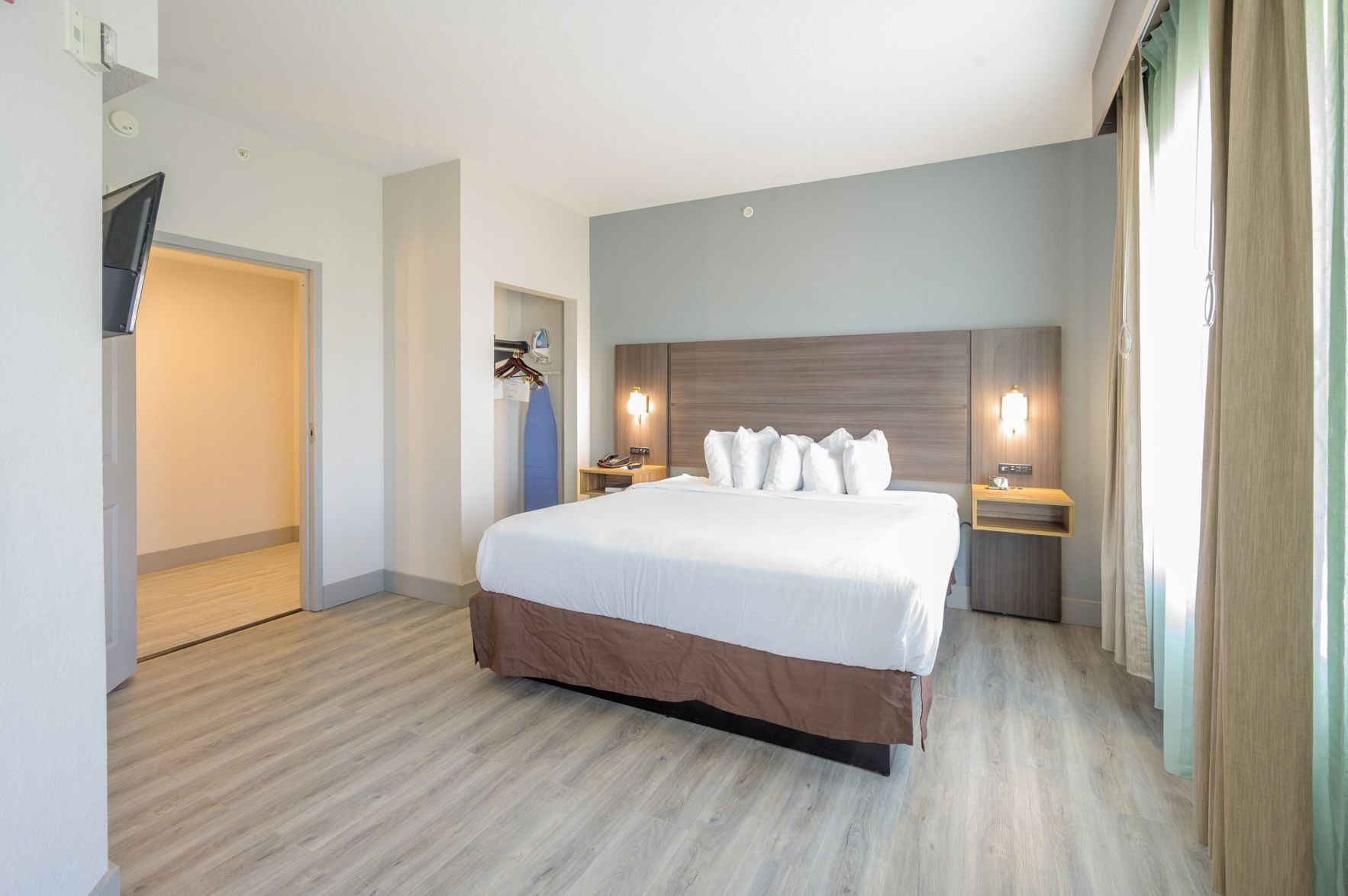 Desk, iron/ironing board, free WiFi, bed sheets