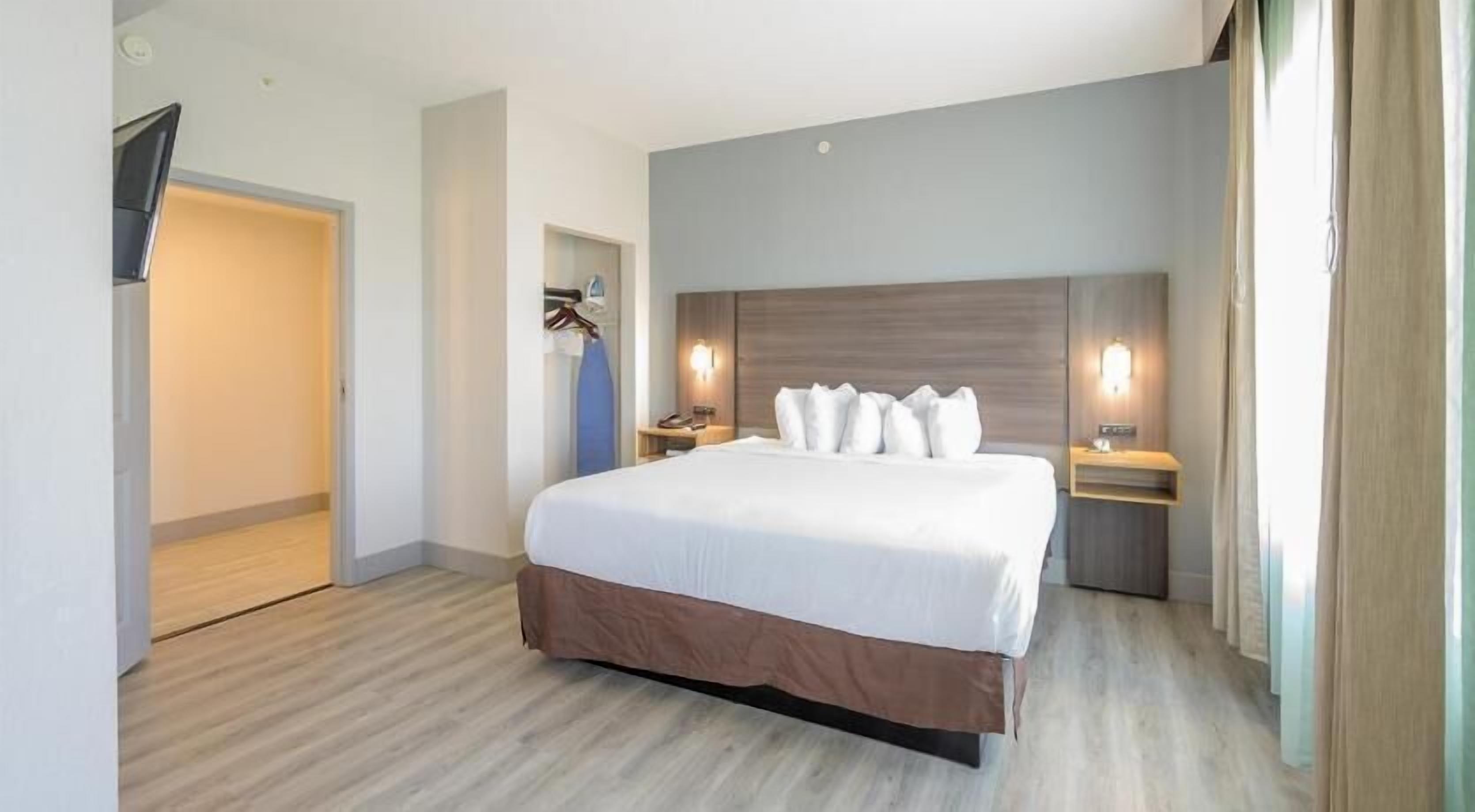 Desk, iron/ironing board, free WiFi, bed sheets