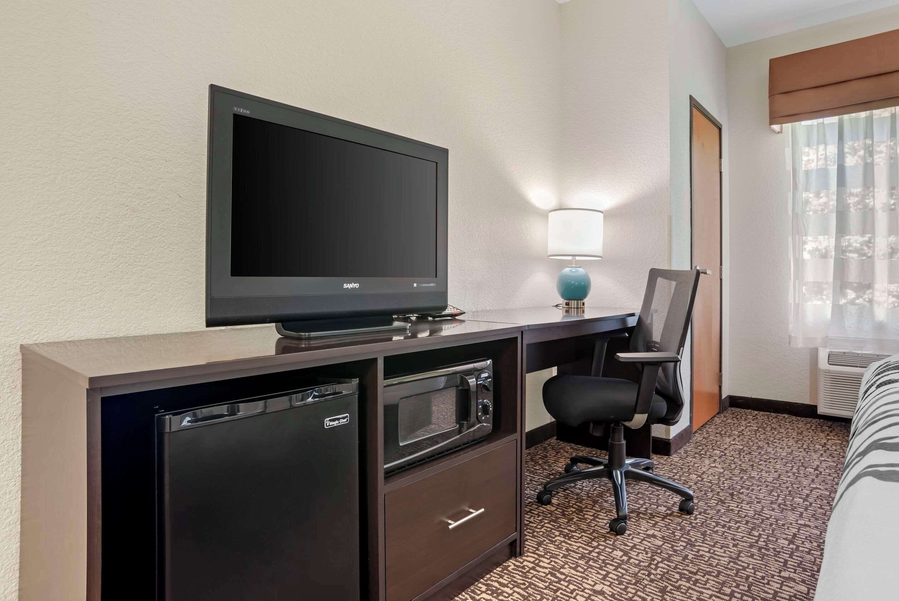 desk, iron/ironing board, free cots/infant beds, rollaway beds