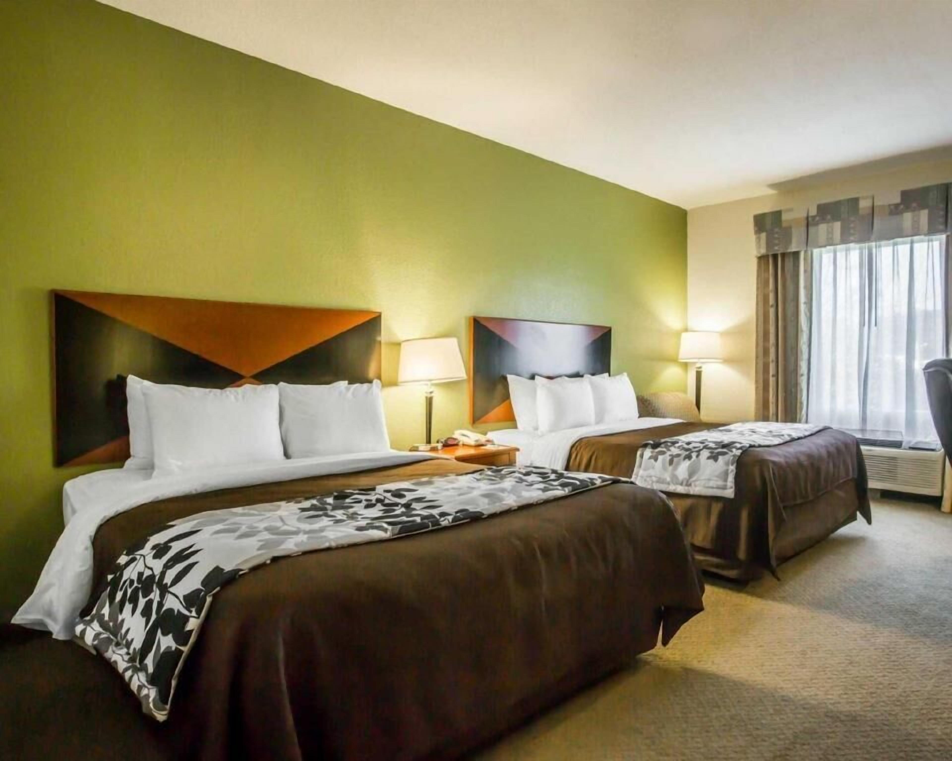 Desk, iron/ironing board, free cots/infant beds, rollaway beds