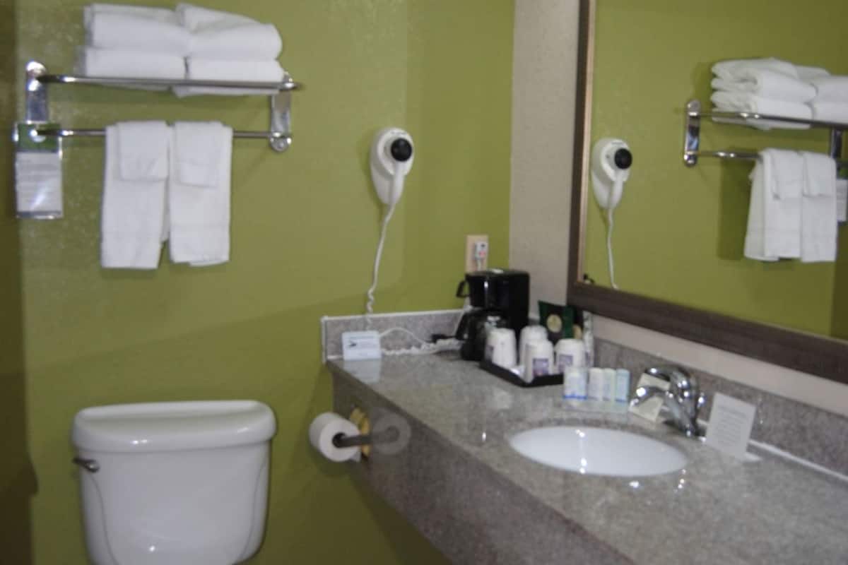 Bathroom | Free toiletries, hair dryer, towels, soap