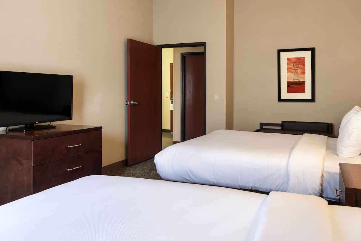 Suite, Multiple Beds, Non Smoking (Parlor) | Premium bedding, in-room safe, desk, laptop workspace