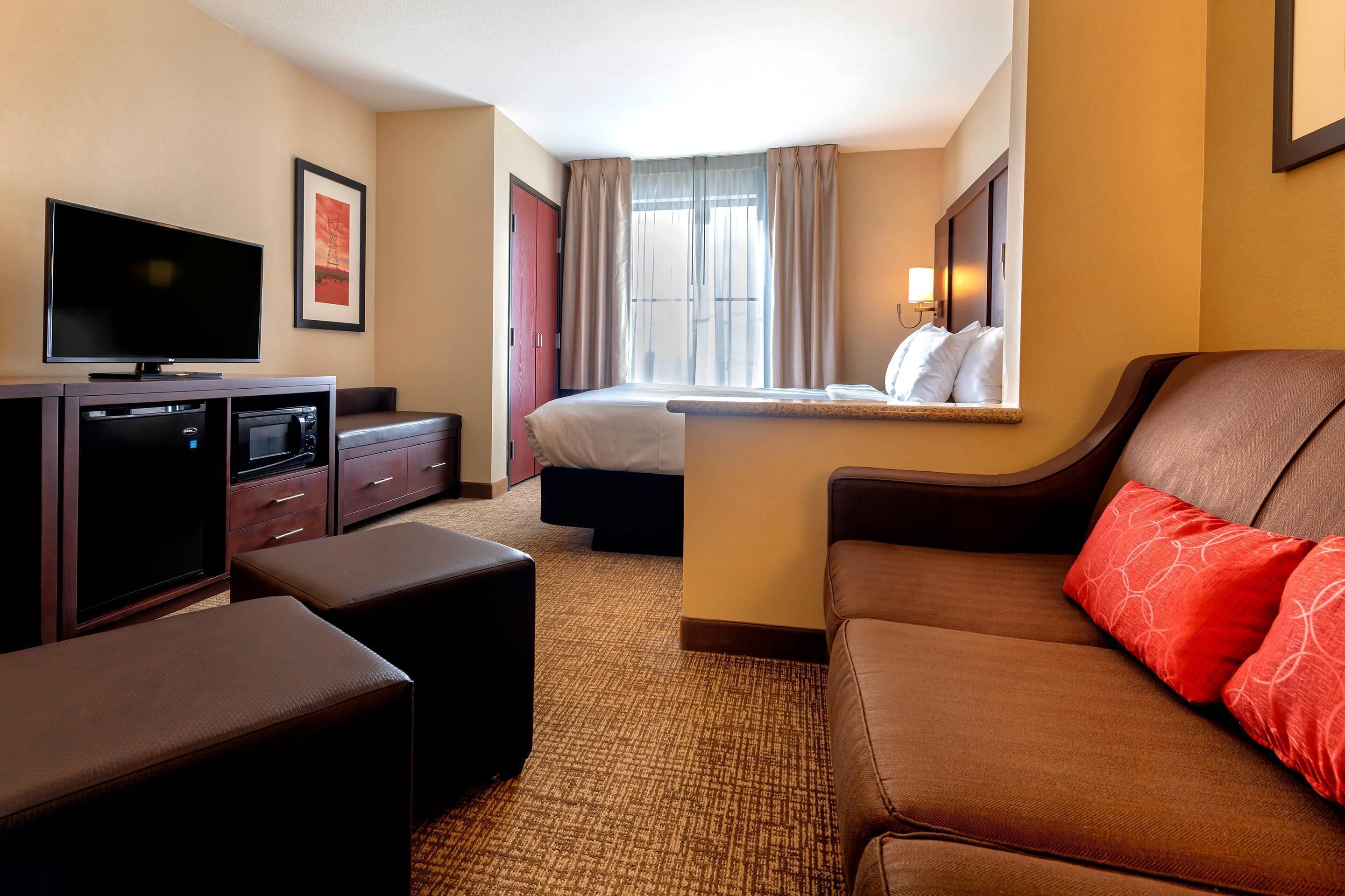 Suite, 1 King Bed, 2 Person Sofa Bed, Non Smoking | Premium bedding, in-room safe, desk, laptop workspace