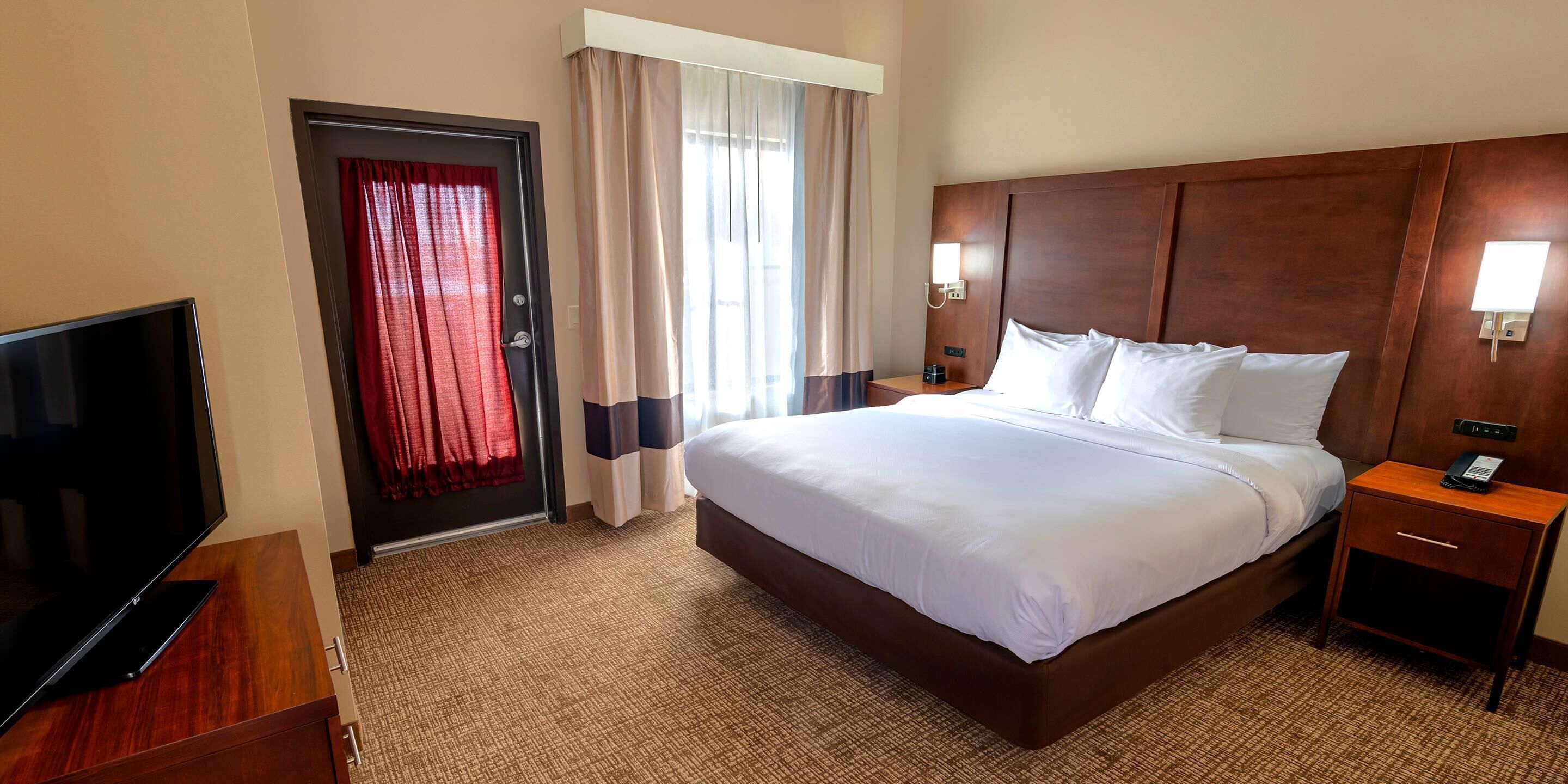 Suite, 1 King Bed with Sofa bed, Accessible, Non Smoking | Premium bedding, in-room safe, desk, laptop workspace