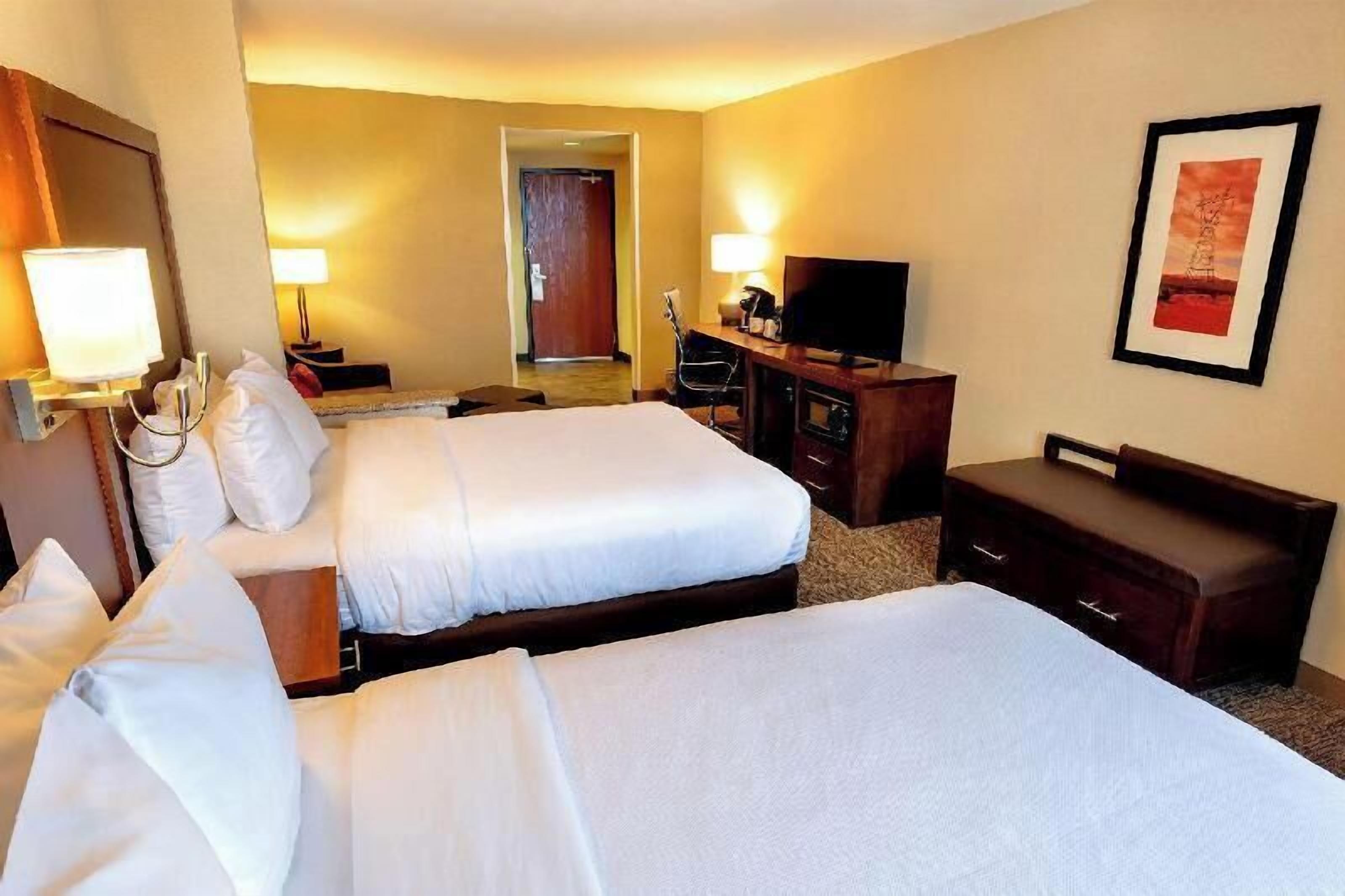 Premium bedding, in-room safe, desk, laptop workspace