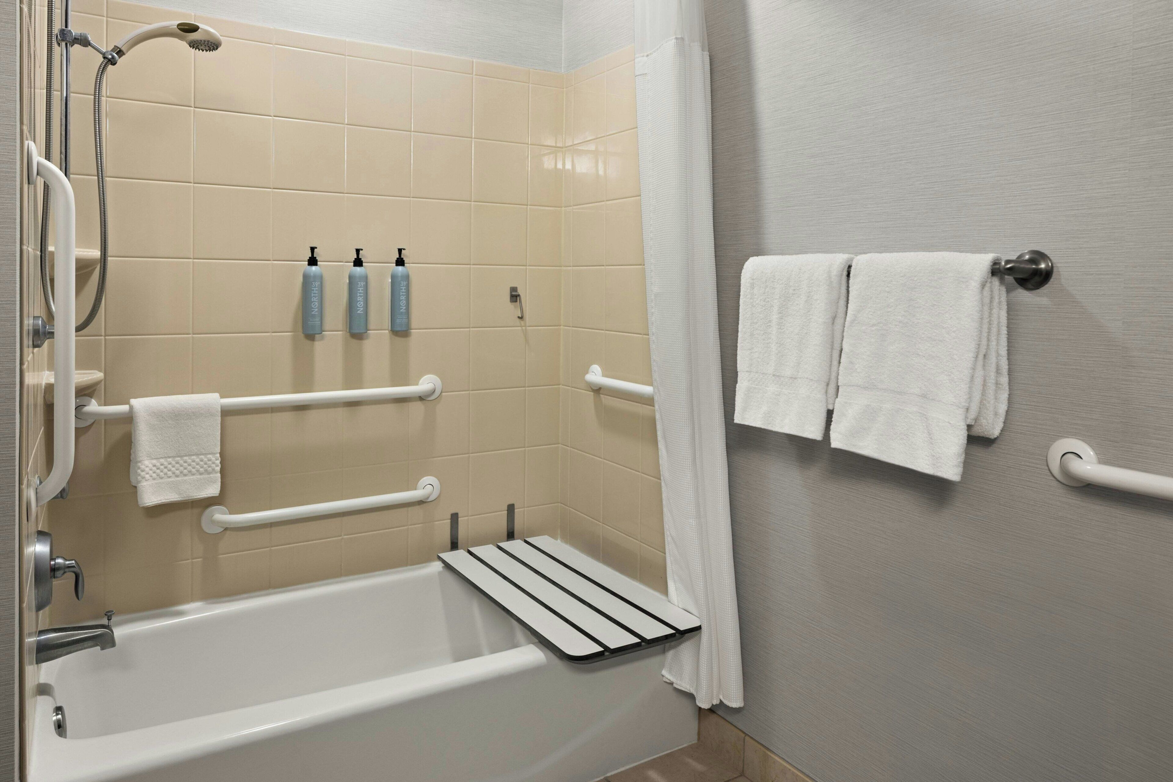 room, 2 queen beds, non smoking | bathroom | free toiletries, hair dryer, towels