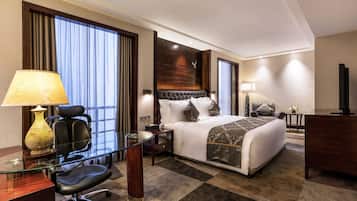 In-room safe, iron/ironing board, free WiFi, alarm clocks