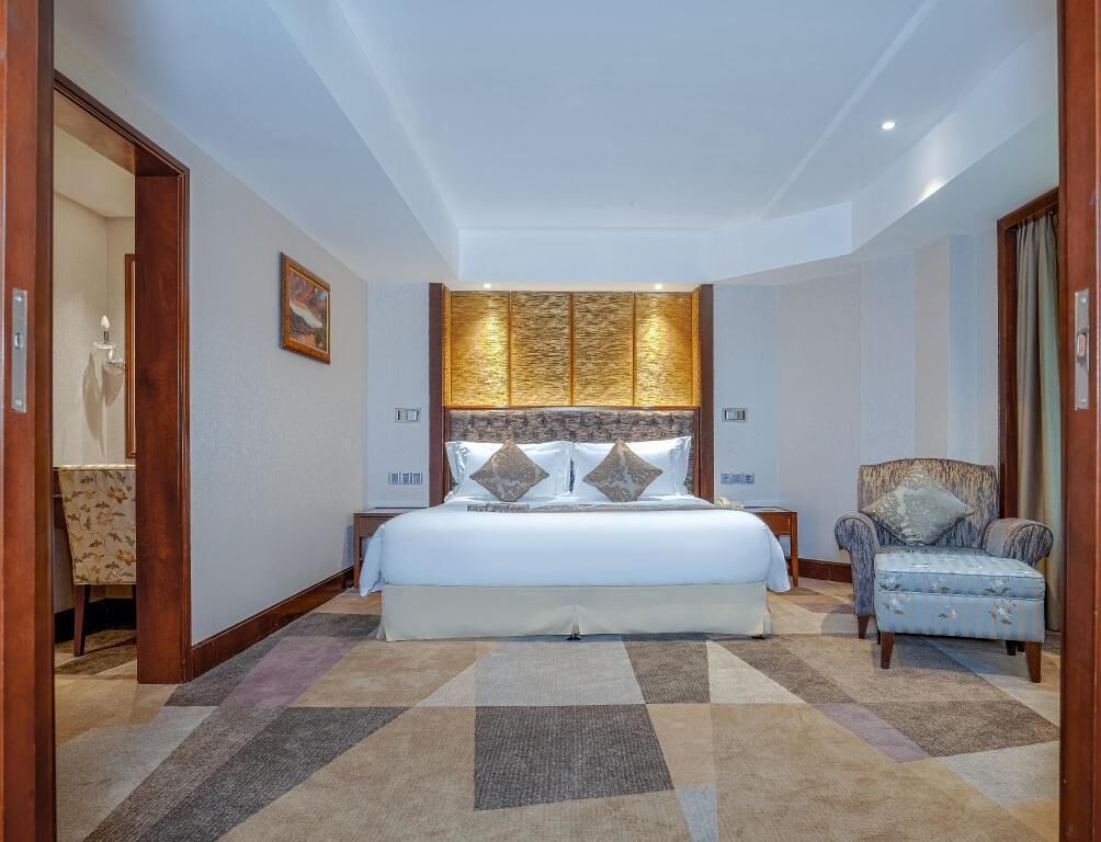 In-room safe, iron/ironing board, free WiFi, alarm clocks