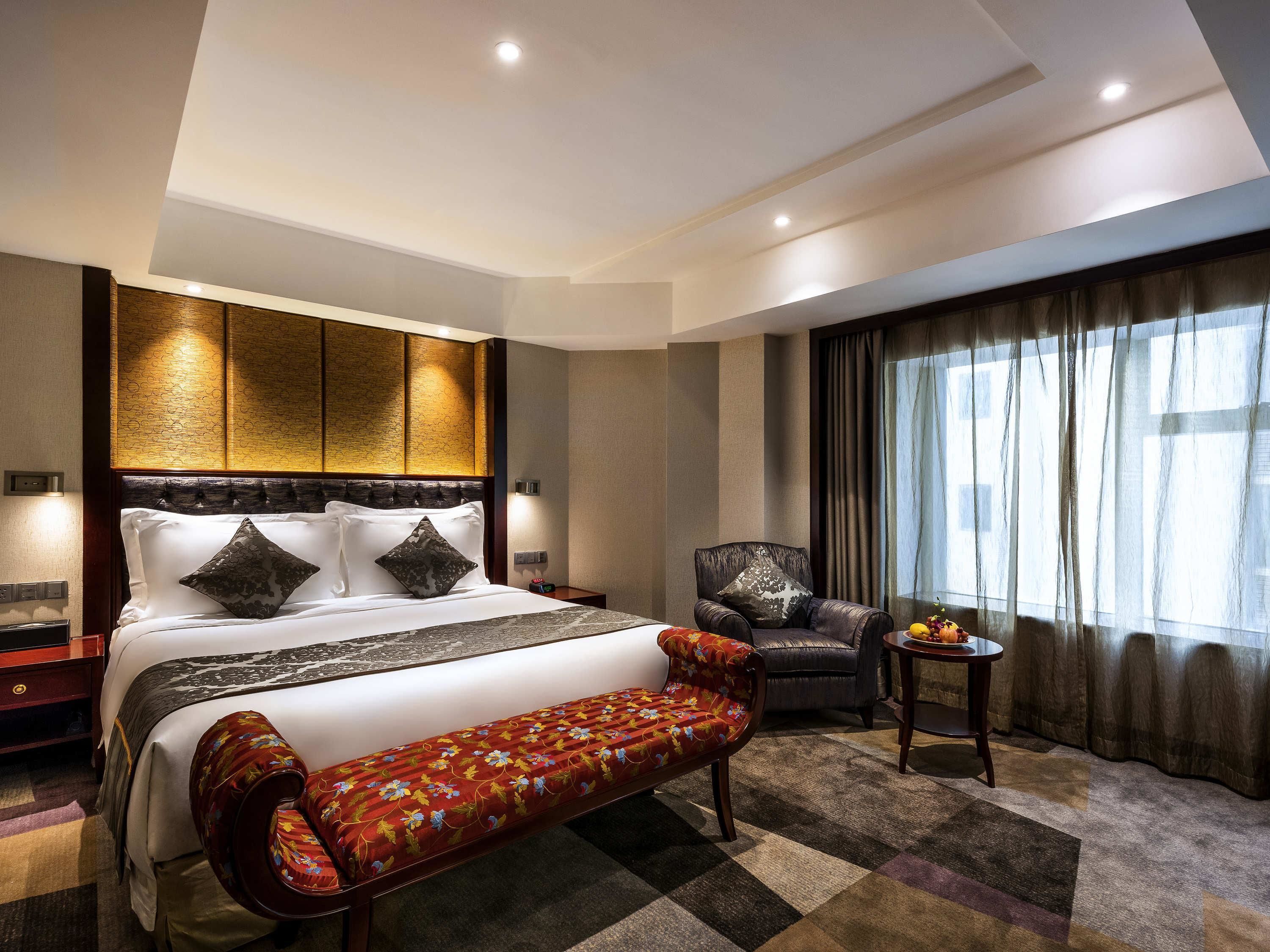 Suite Deluxe | Coffres-forts dans les chambres, fer et planche à repasser