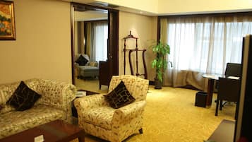 In-room safe, iron/ironing board, free WiFi, alarm clocks