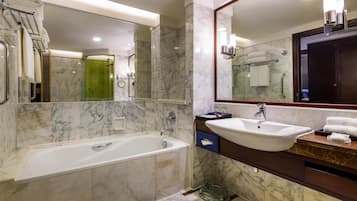 Superior Room | In-room safe, iron/ironing board, free WiFi, alarm clocks