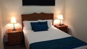 Soundproofing, iron/ironing board, free WiFi, alarm clocks - Central Plaza Apartments (Cairns North)