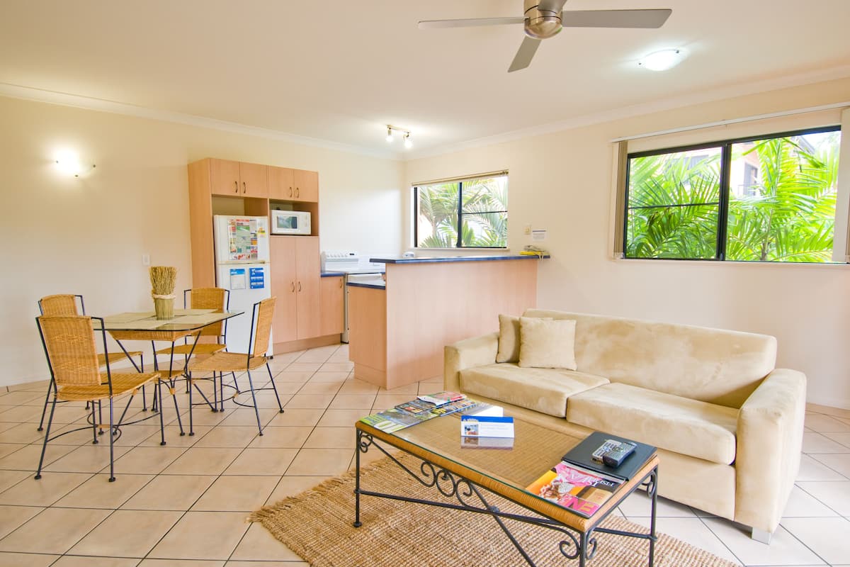 Self Contained 1 Bedroom Apartment | Living area