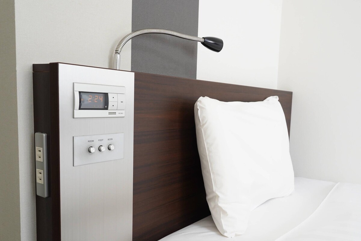 1 Single Bed, Nonsmoking | Premium bedding, desk, laptop workspace, blackout drapes