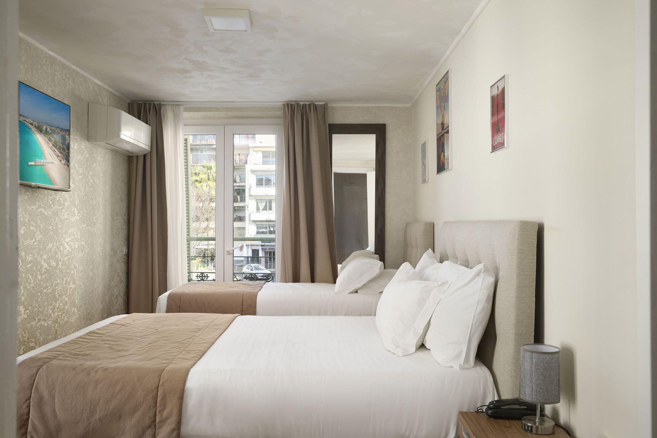 family room | desk, soundproofing, free wifi, bed sheets