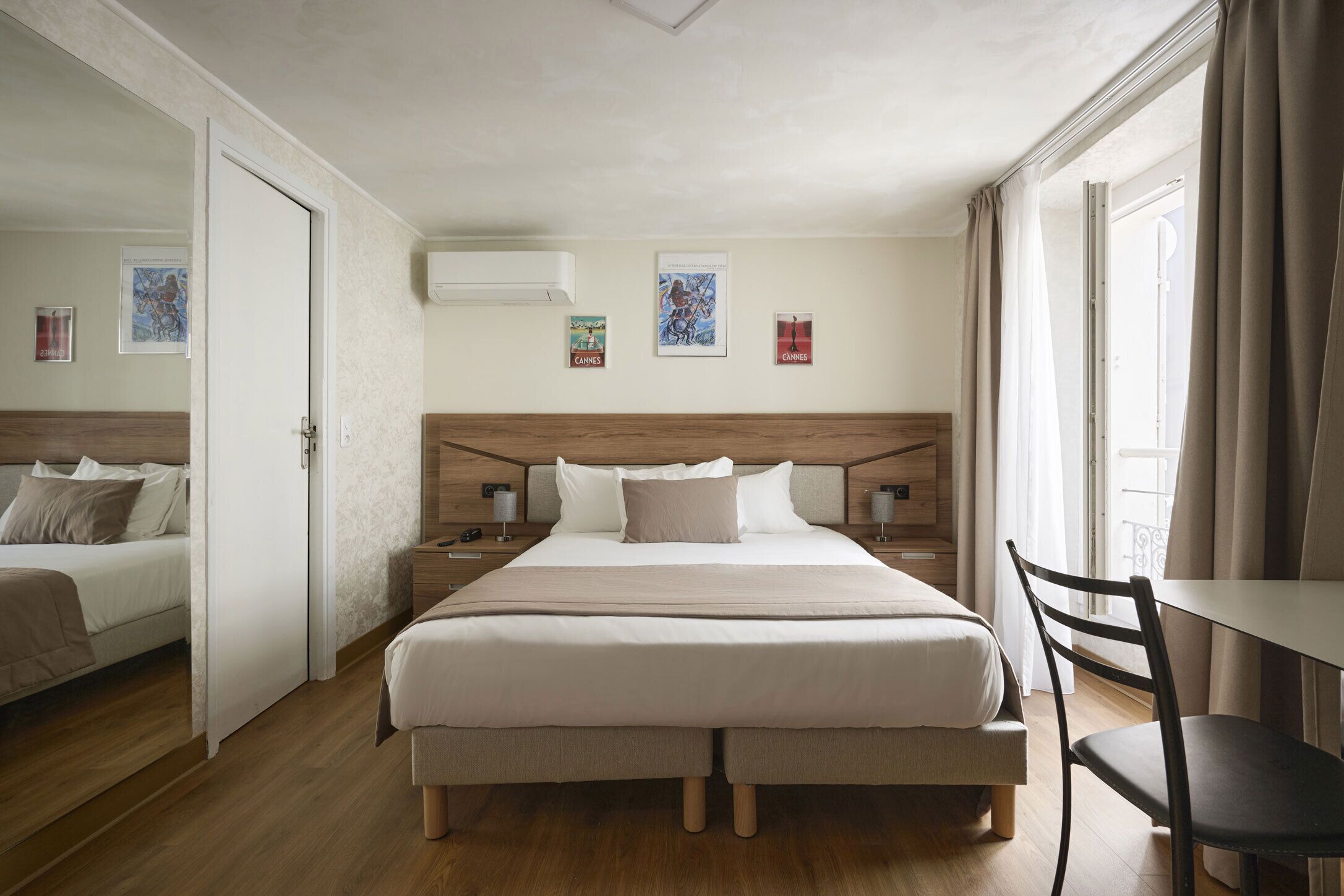 triple room | desk, soundproofing, free wifi, bed sheets