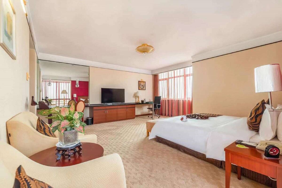 Business Room, 1 King Bed, Smoking
