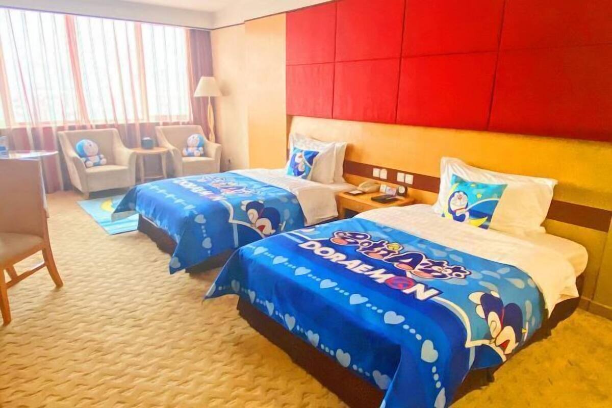 Minibar, in-room safe, desk, iron/ironing board