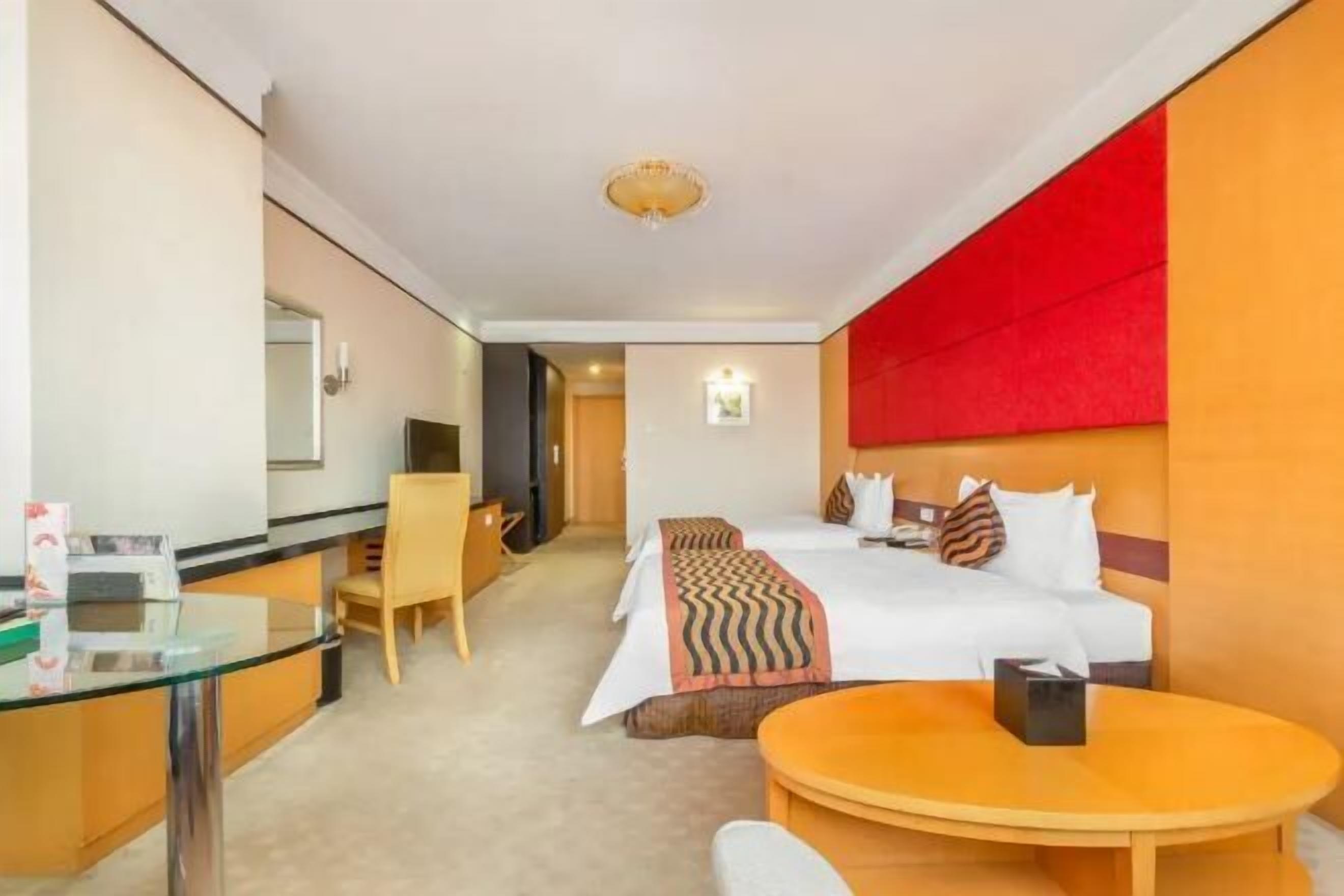 Minibar, in-room safe, desk, iron/ironing board