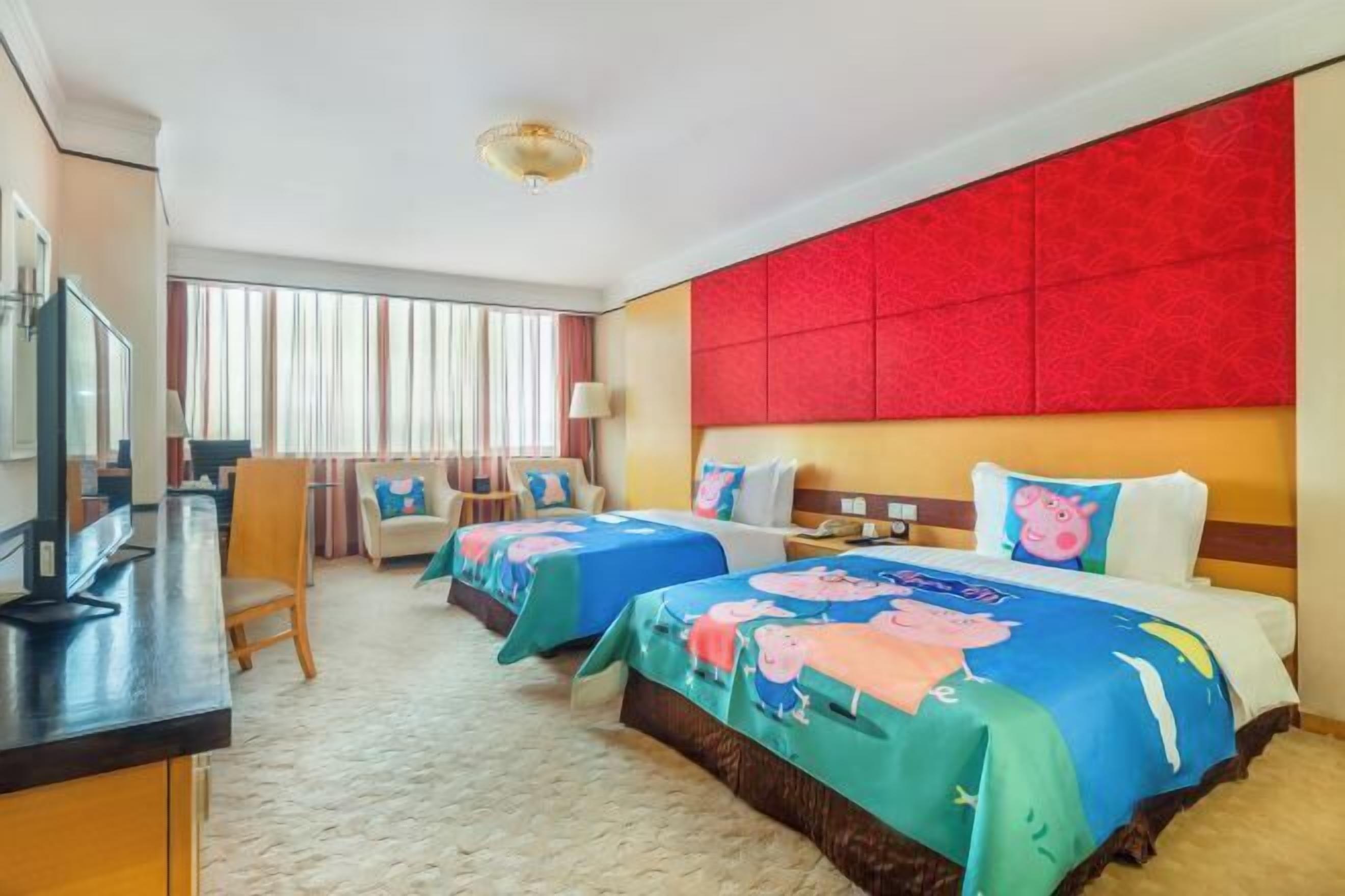 Minibar, in-room safe, desk, iron/ironing board