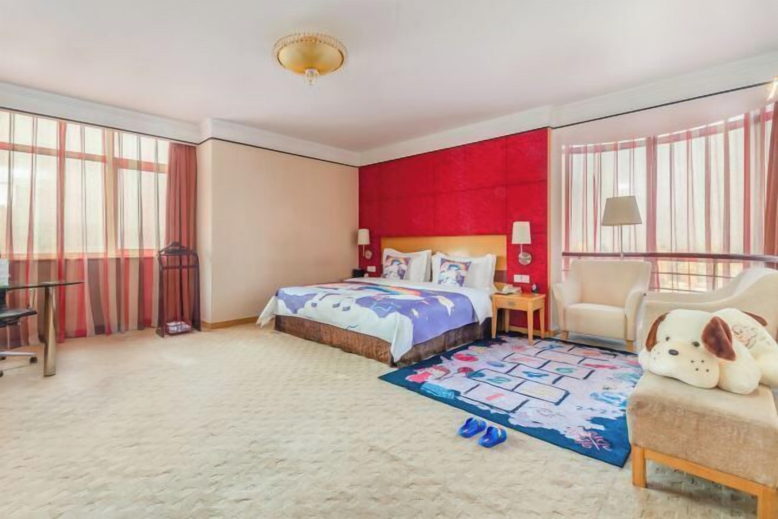 Minibar, in-room safe, desk, iron/ironing board