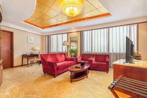 Minibar, Zimmersafe, Schreibtisch, Bügeleisen/Bügelbrett