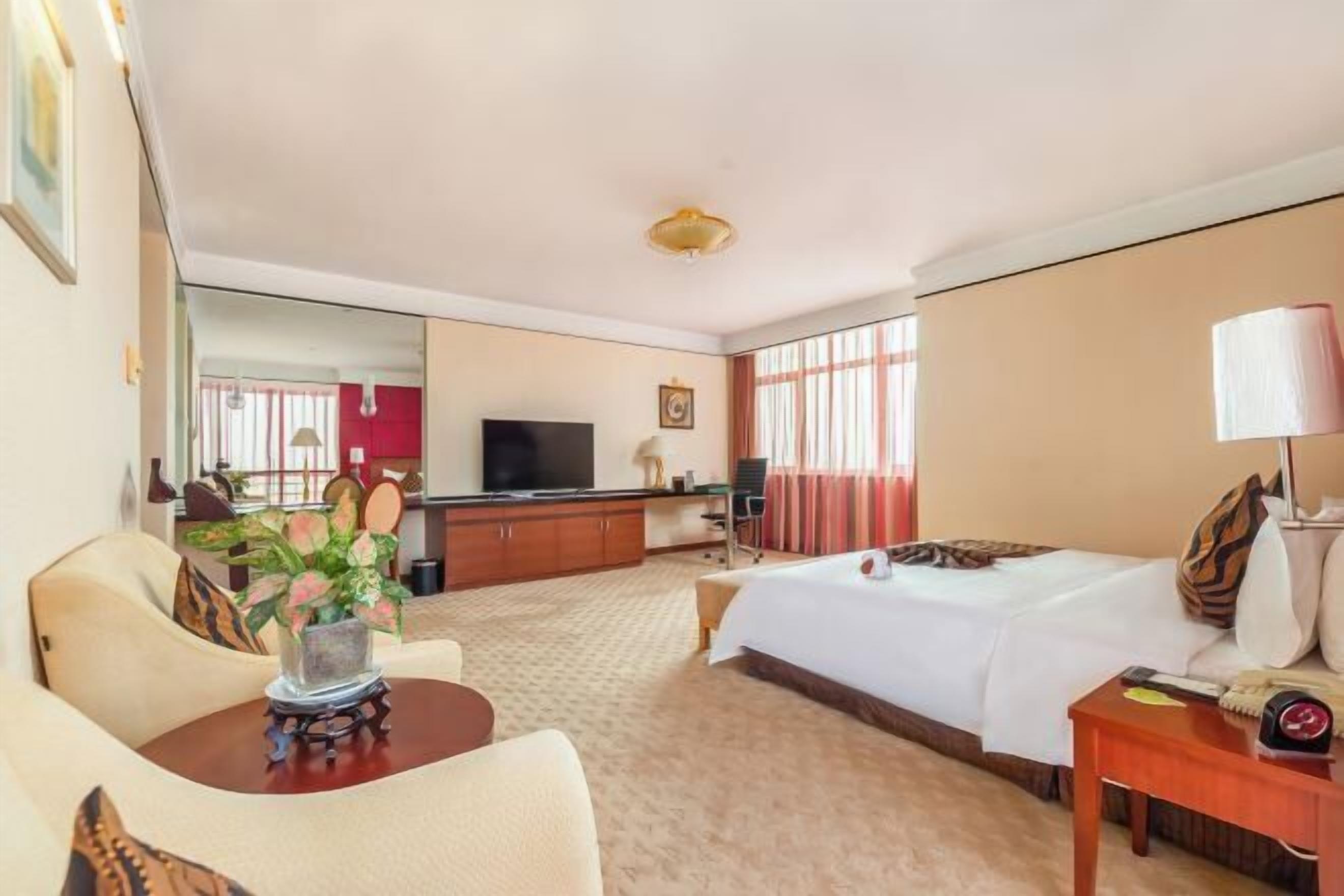 Minibar, in-room safe, desk, iron/ironing board