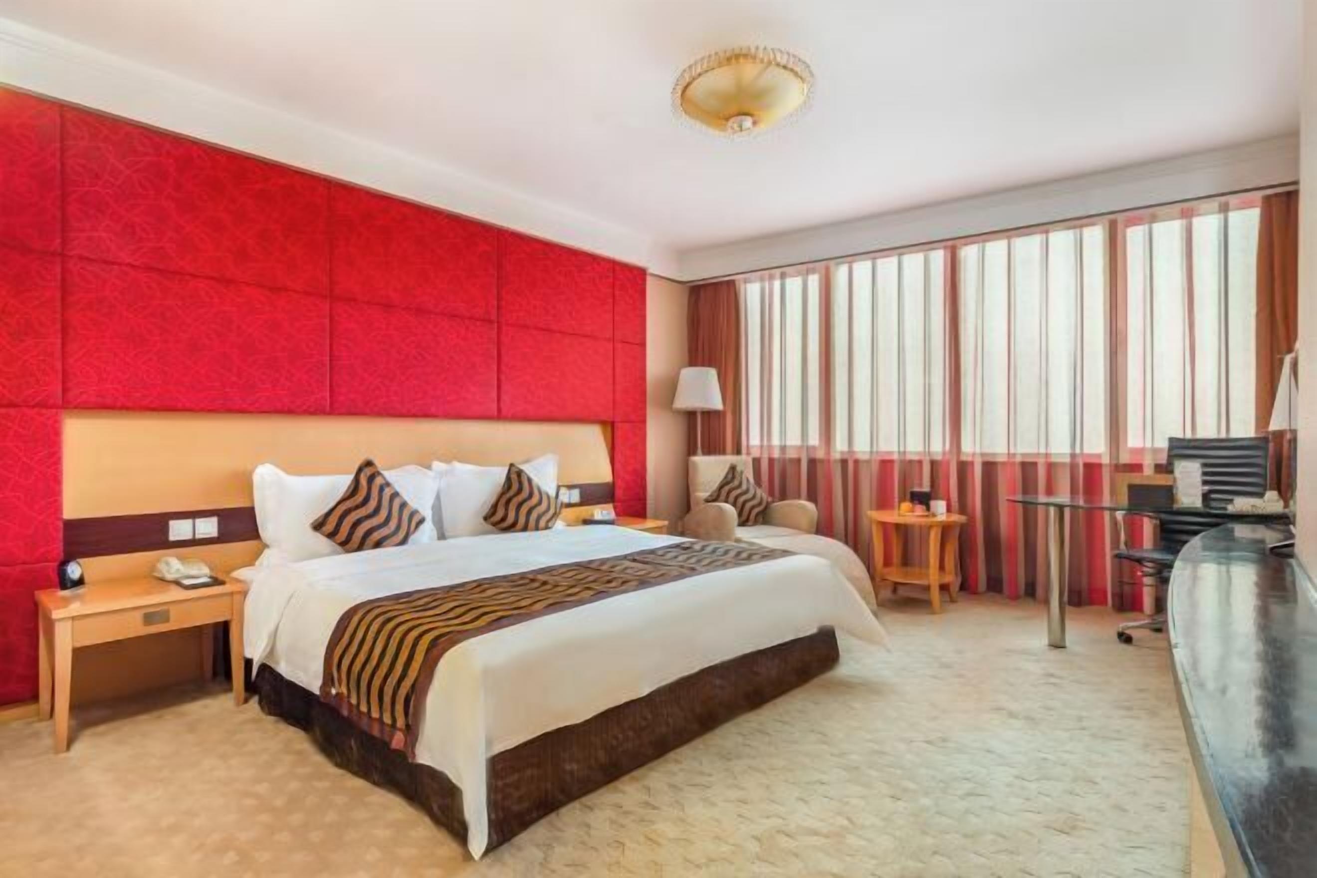 Minibar, in-room safe, desk, iron/ironing board