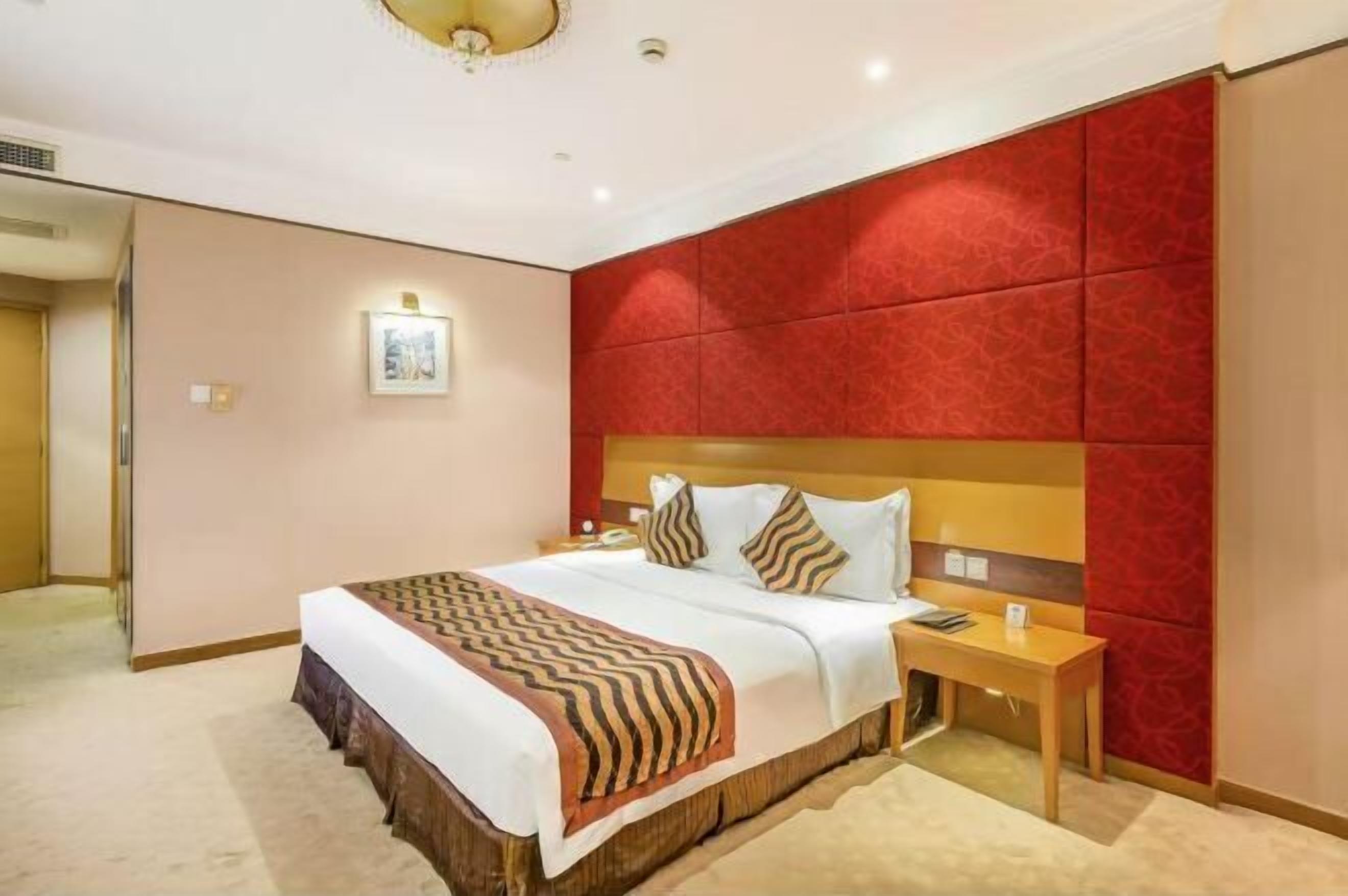 Minibar, in-room safe, desk, iron/ironing board