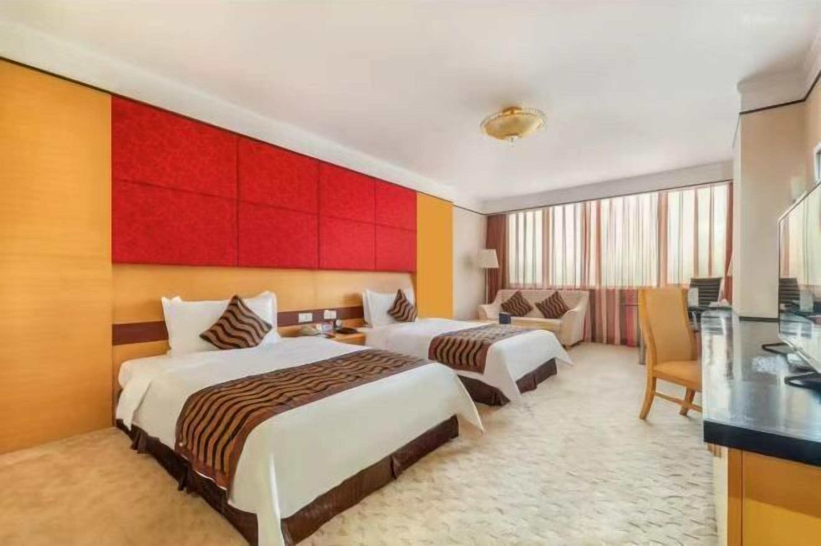 Minibar, in-room safe, desk, iron/ironing board