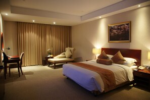 1 多间卧室、高档床上用品、羽绒被、迷你吧