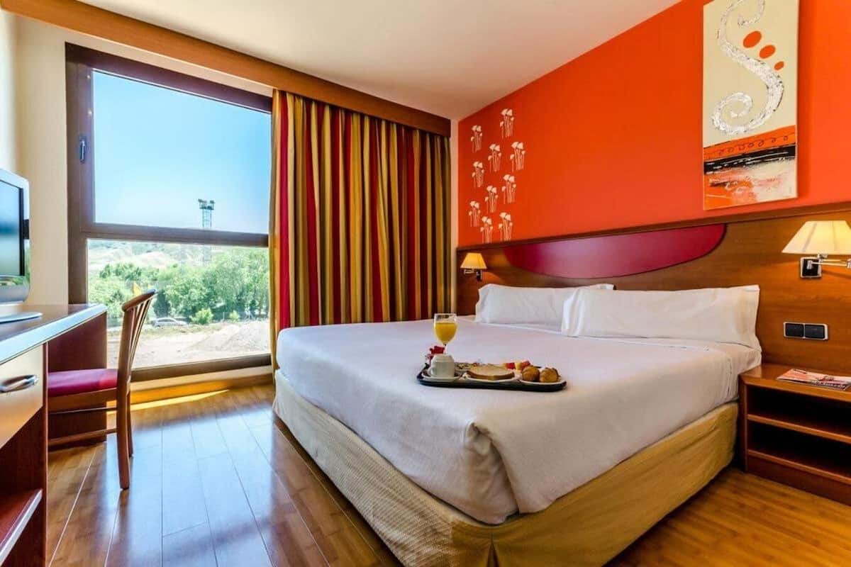 Minibar, in-room safe, iron/ironing board, free WiFi