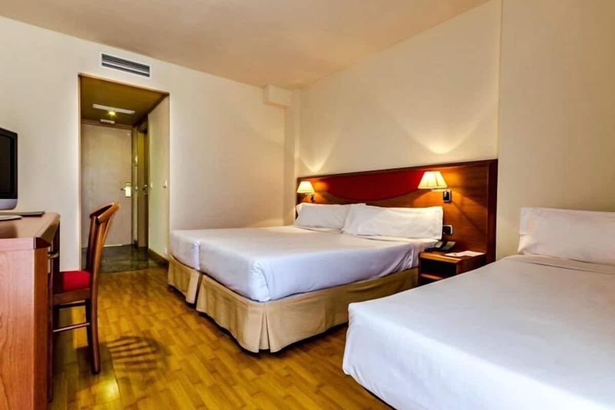 Minibar, in-room safe, iron/ironing board, free WiFi