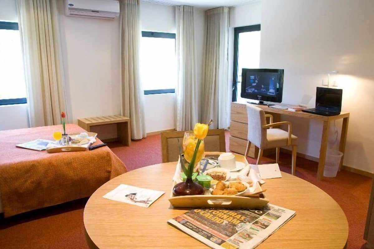 Apartment, 1 Bedroom | 3 bedrooms, in-room safe, desk, free WiFi