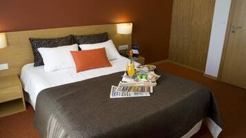 3 bedrooms, in-room safe, desk, free WiFi