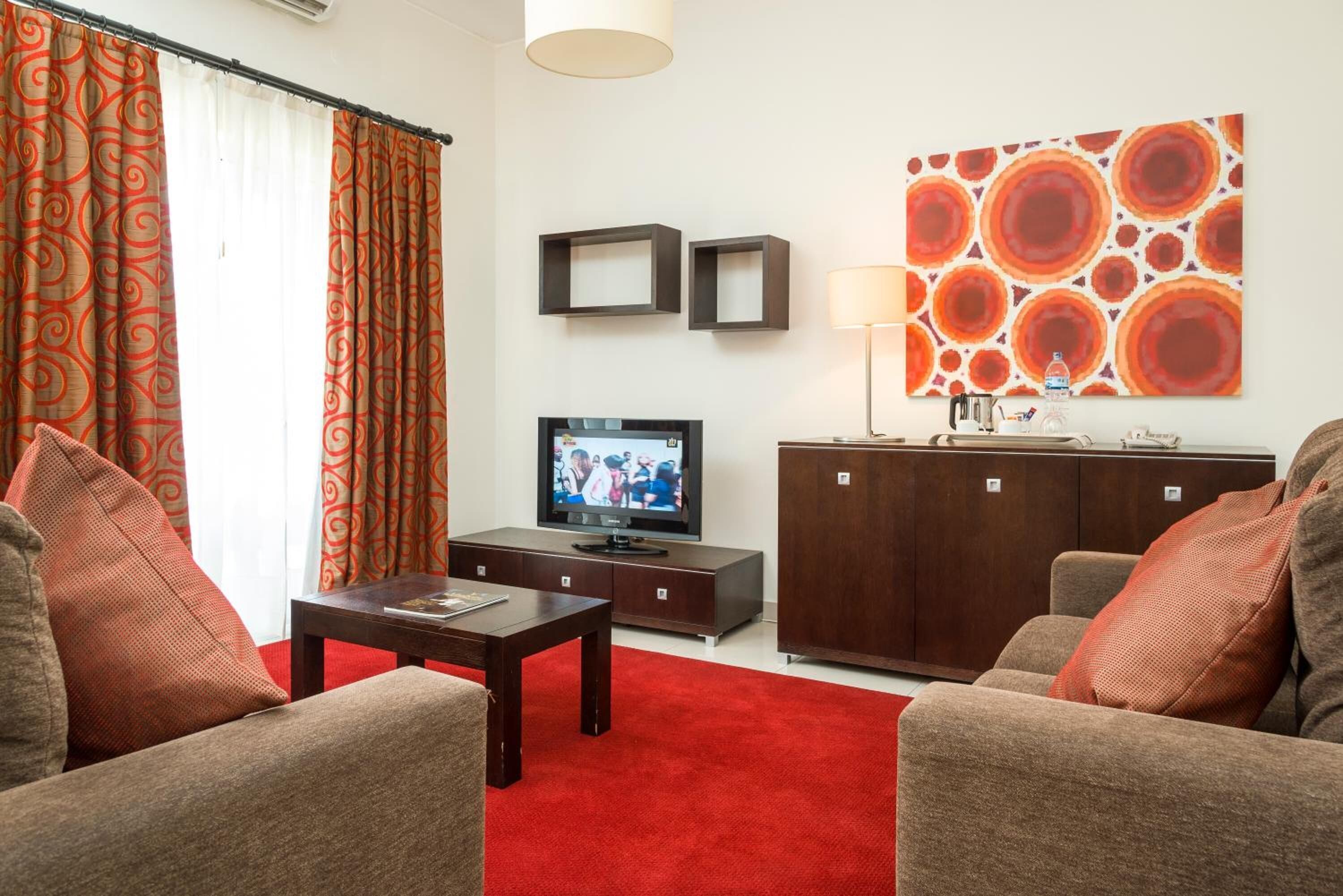 55-cm lcd tv with cable channels, tv