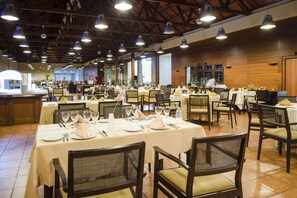 包含每日自助早餐