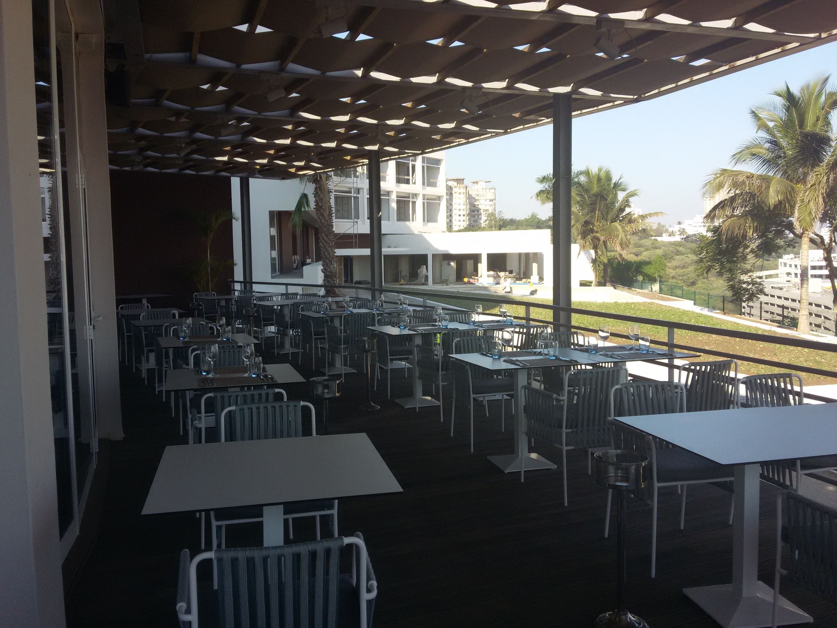 outdoor pool, pool loungers