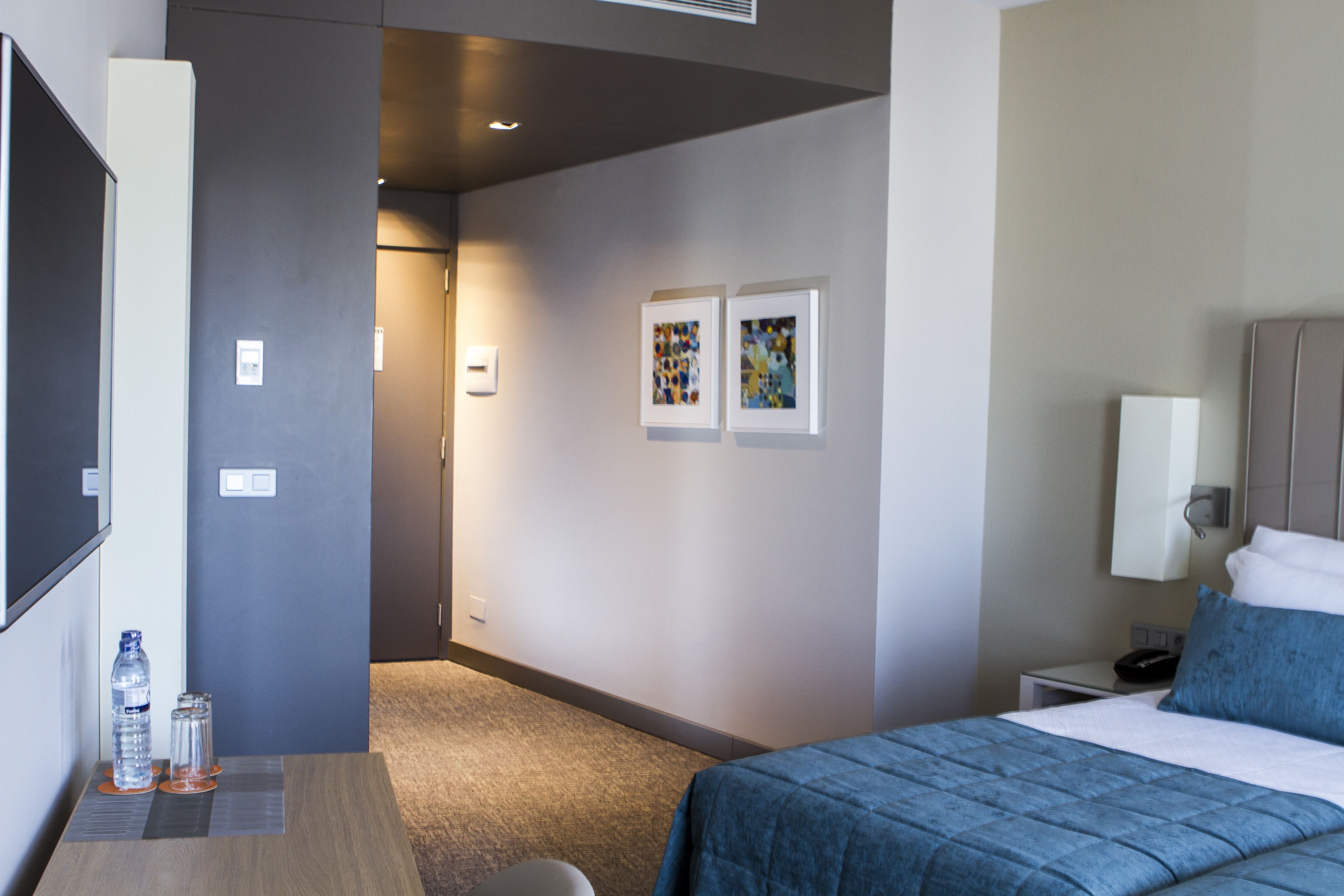 standard room | 1 bedroom, minibar, in-room safe, desk