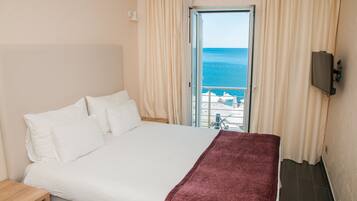 Suite, Sea View | Minibar, in-room safe, desk, soundproofing