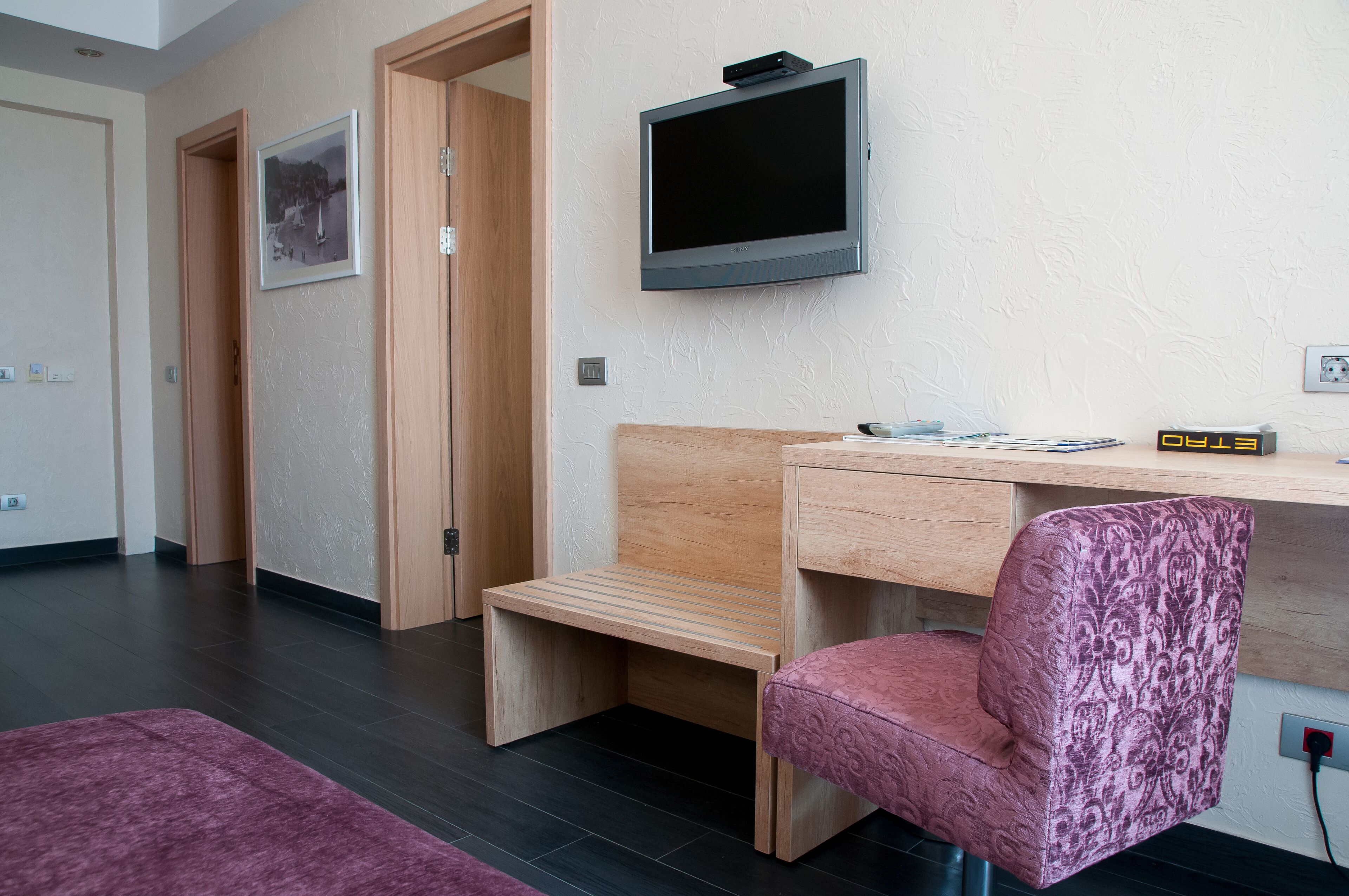 standard suite | minibar, in-room safe, desk, soundproofing
