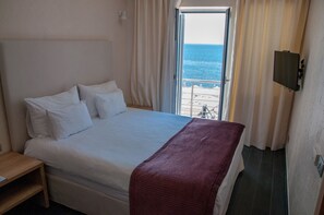 Suite, Sea View | Minibar, in-room safe, desk, soundproofing