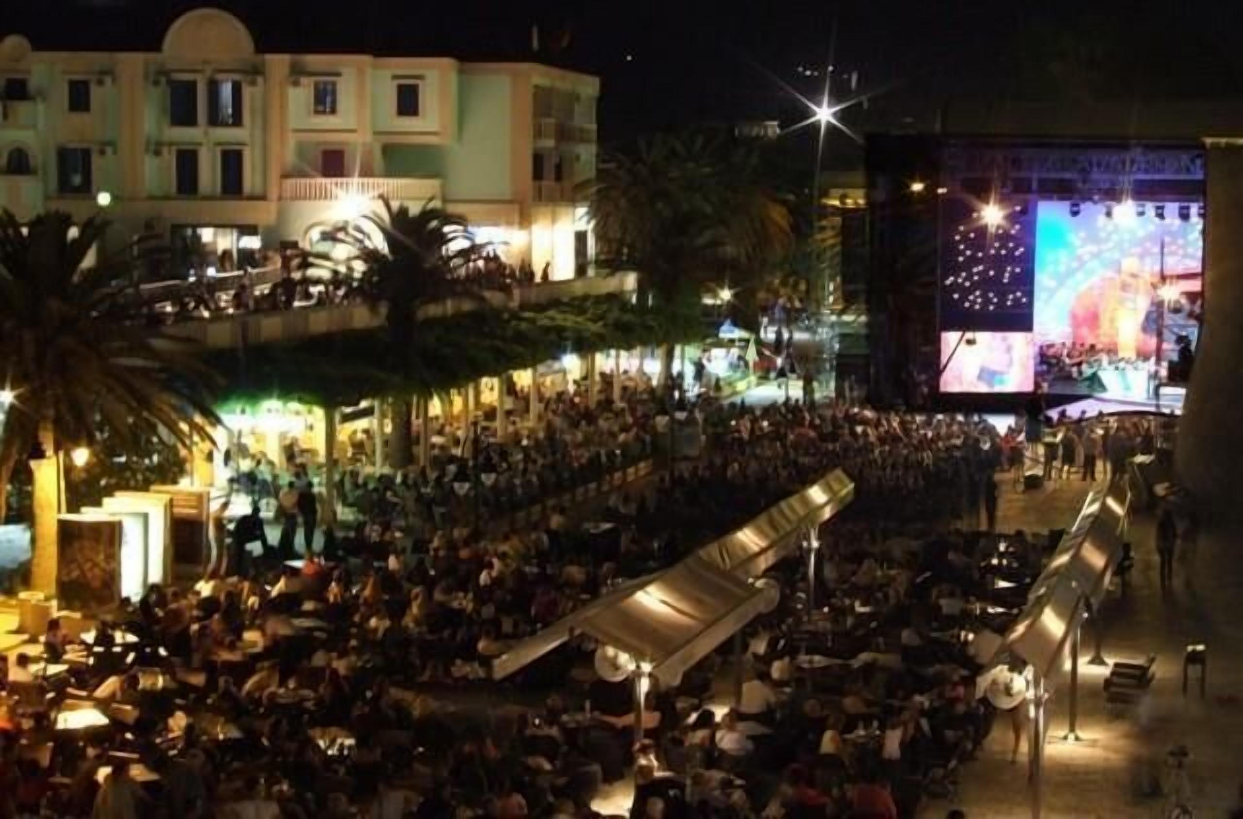 breakfast, lunch, dinner served; international cuisine, beach views