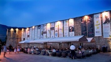 2 bares, bar en la playa