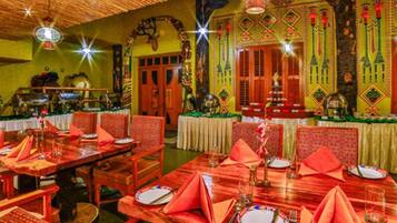 Breakfast, lunch and dinner served