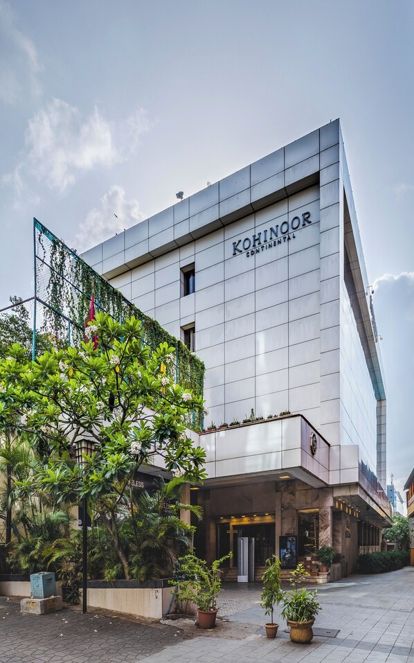 Property entrance - Hotel Kohinoor Continental, Airport - Newly Renovated (Mumbai)